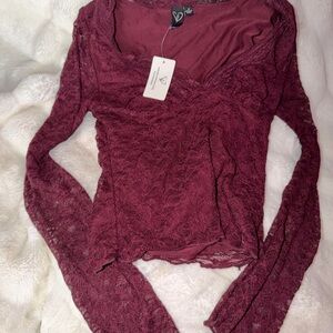 Brand New Windsor Size Small Elegant Lace V-Neck Top in Burgundy